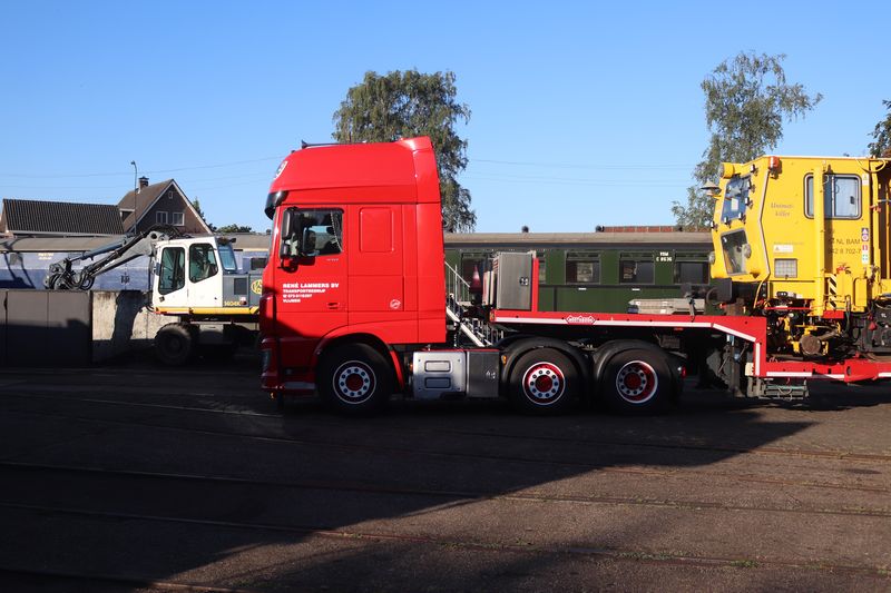 BAM Stopmachine met het fabrieksnummer 1214 en het UIC-nummer 99 84 942 8 702-7.